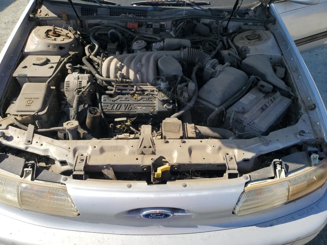 1992 Ford Taurus Gl VIN: 1FACP52U2NG210769 Lot: 64149115