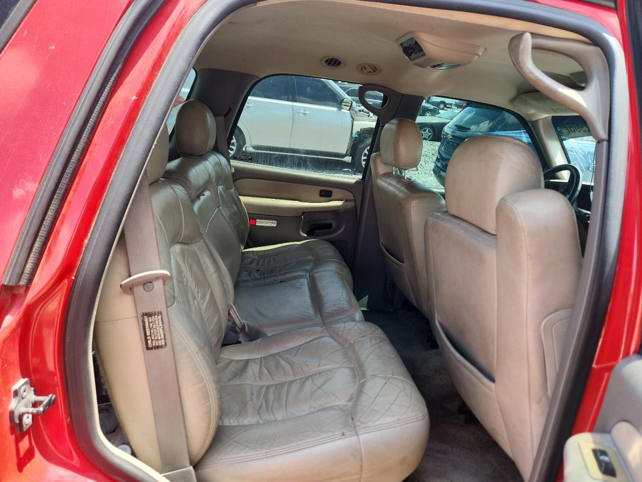 2000 Chevrolet Tahoe C1500 VIN: 1GNEC13T6YJ161264 Lot: 64282905