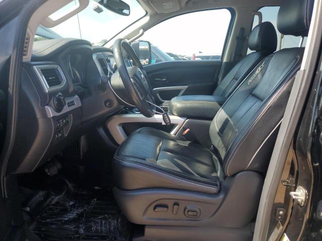  NISSAN TITAN 2018 Czarny