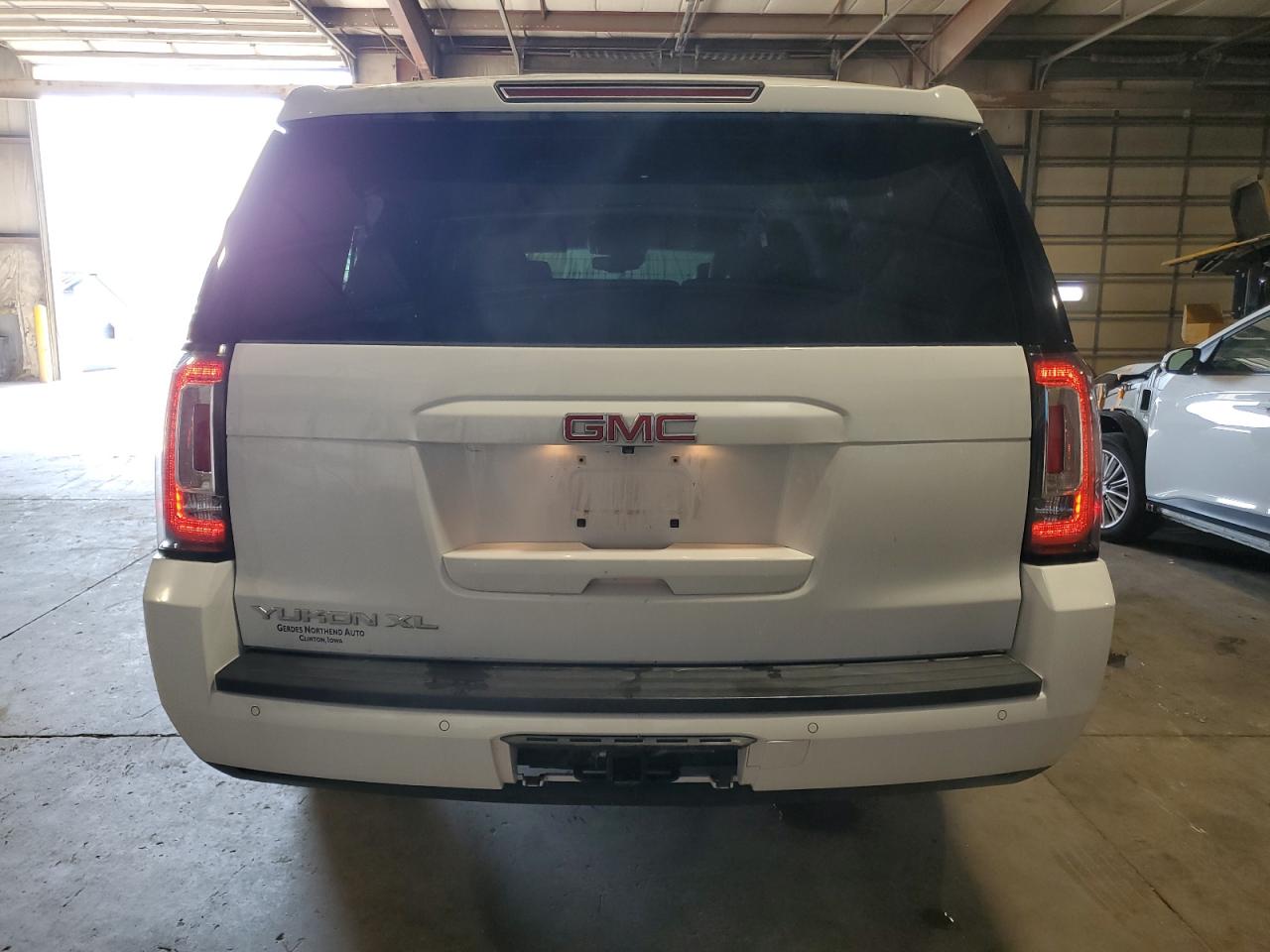2017 GMC Yukon Xl K1500 Slt VIN: 1GKS2GKC9HR110902 Lot: 64980105