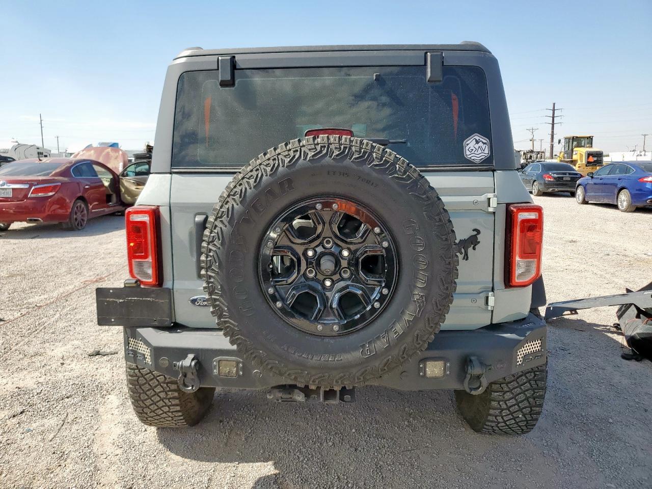 2022 Ford Bronco Base VIN: 1FMDE5AH2NLB18315 Lot: 64320275