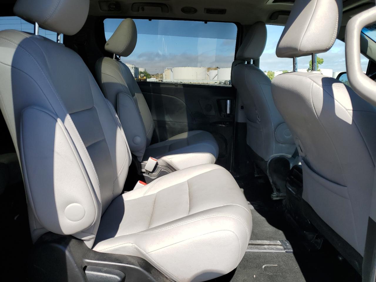 2017 Toyota Sienna Xle VIN: 5TDDZ3DC4HS155642 Lot: 64791415
