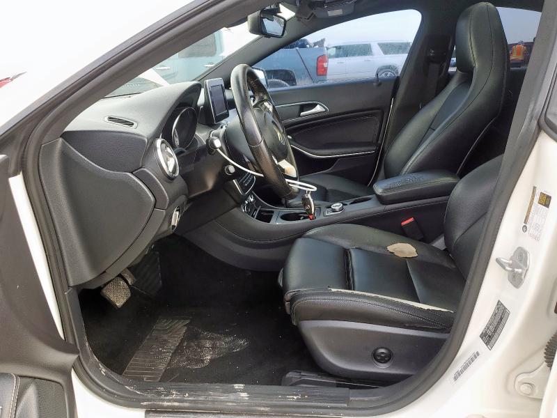 Sedans MERCEDES-BENZ CLA-CLASS 2016 White