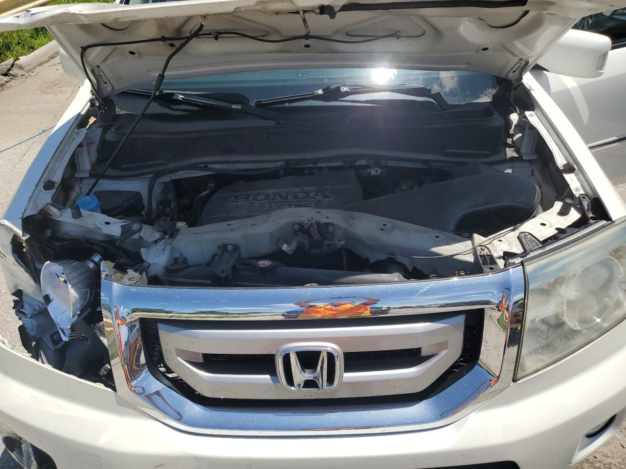 2011 Honda Pilot Touring VIN: 5FNYF4H92BB037129 Lot: 61978905
