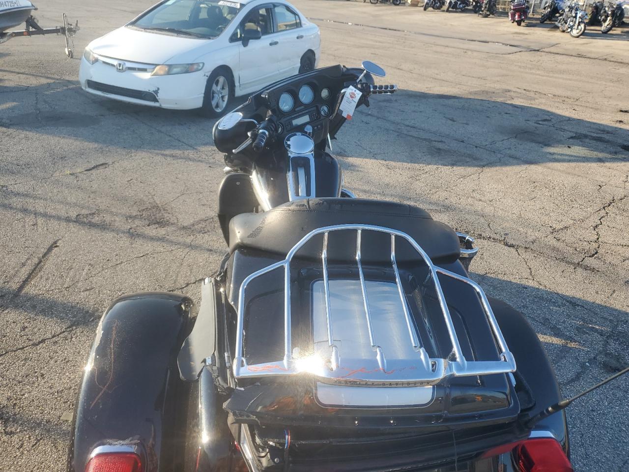 2013 Harley-Davidson Flhtcutg Tri Glide Ultra Classic VIN: 1HD1MAM1XDB855282 Lot: 63077755