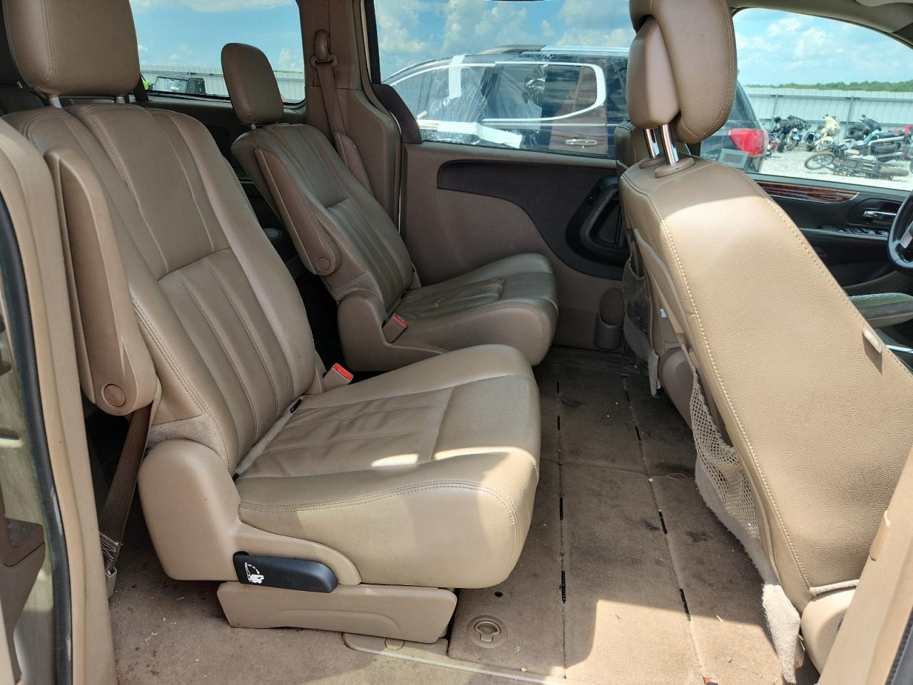 2015 Chrysler Town & Country Touring VIN: 2C4RC1BG9FR654895 Lot: 64069685