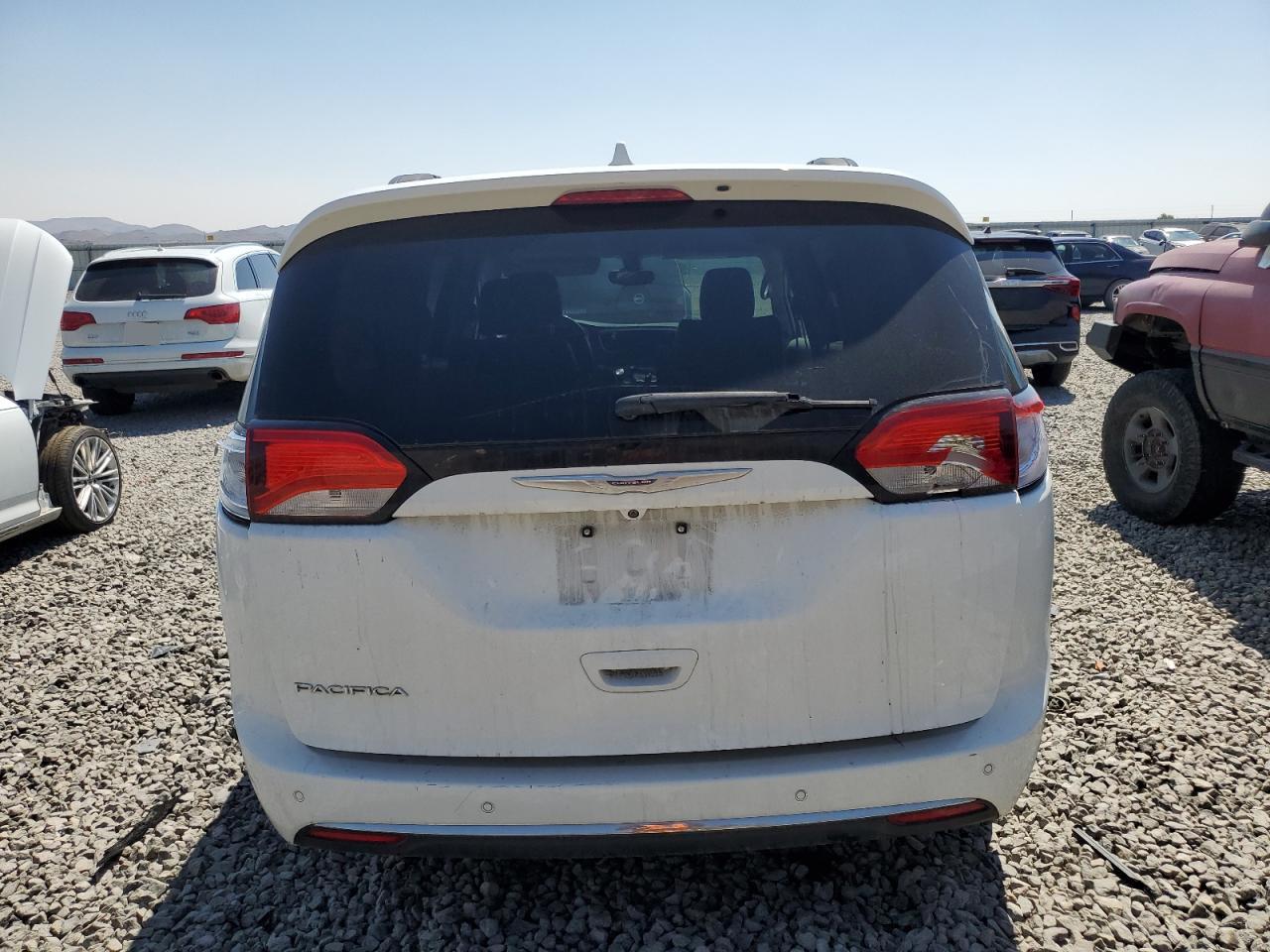 2017 Chrysler Pacifica Touring L VIN: 2C4RC1BG9HR590926 Lot: 64641575