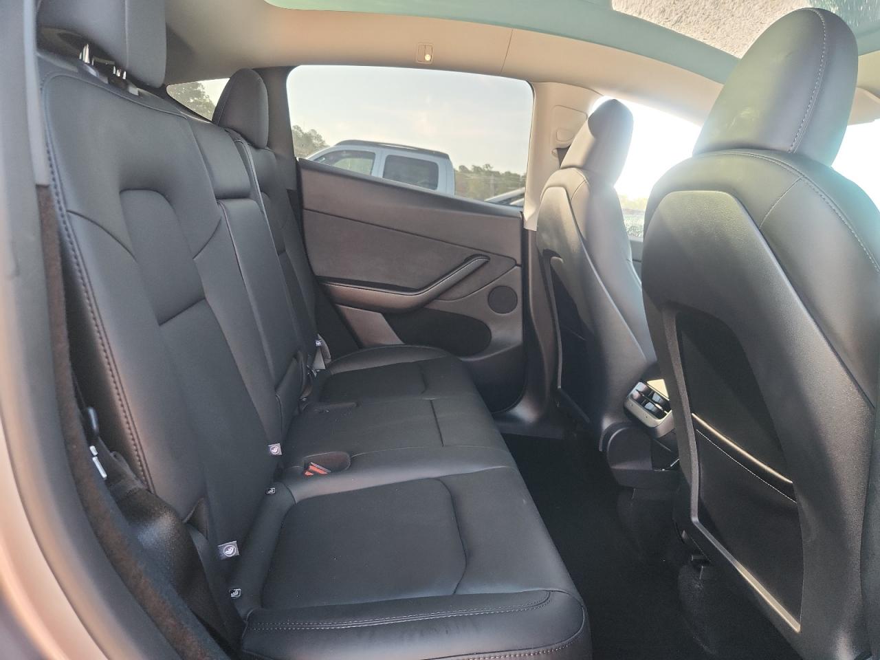 2024 Tesla Model Y VIN: 7SAYGDEF9RA325845 Lot: 65311655