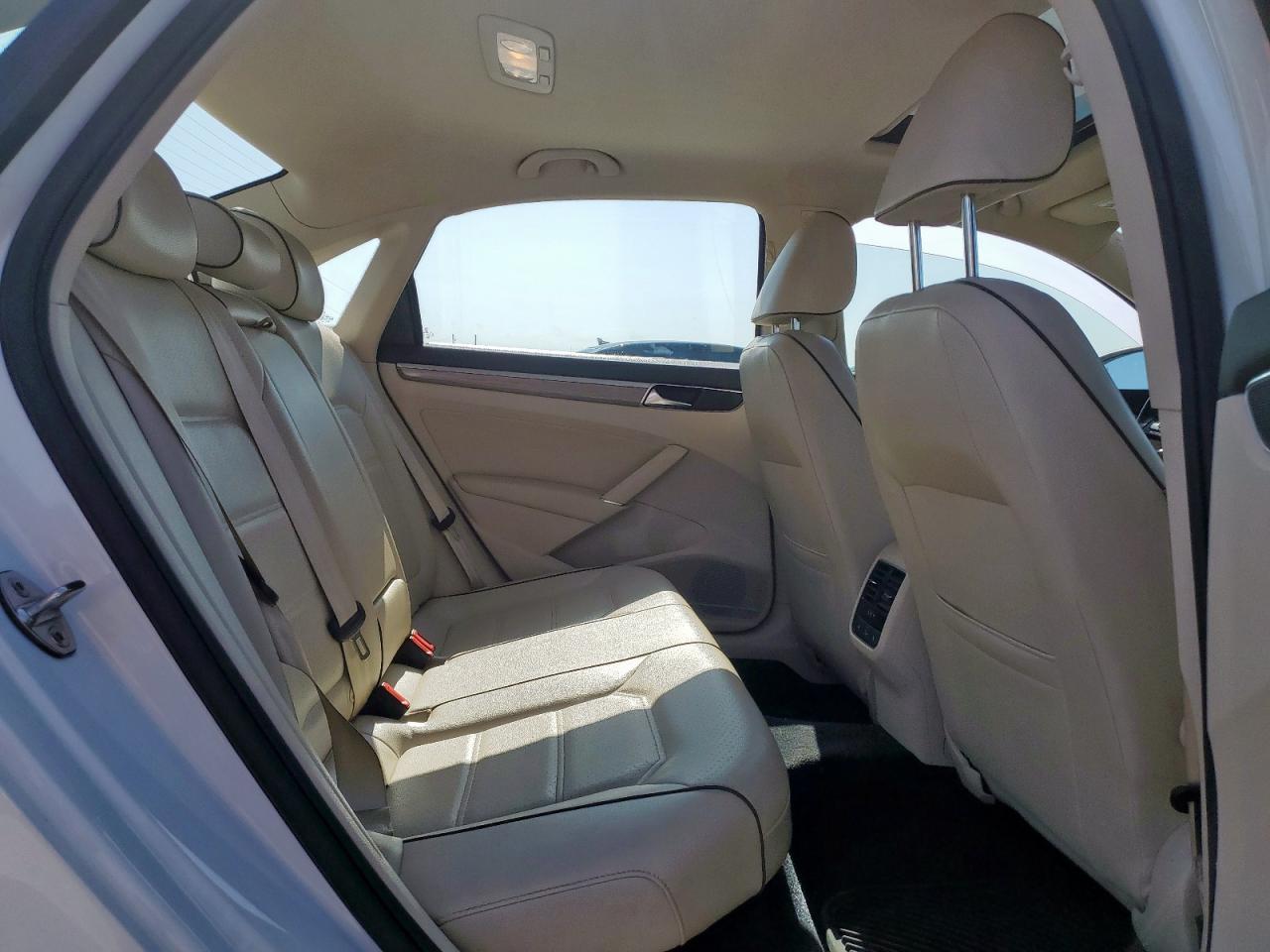 2018 Volkswagen Passat Se VIN: 1VWBA7A36JC018524 Lot: 62701455
