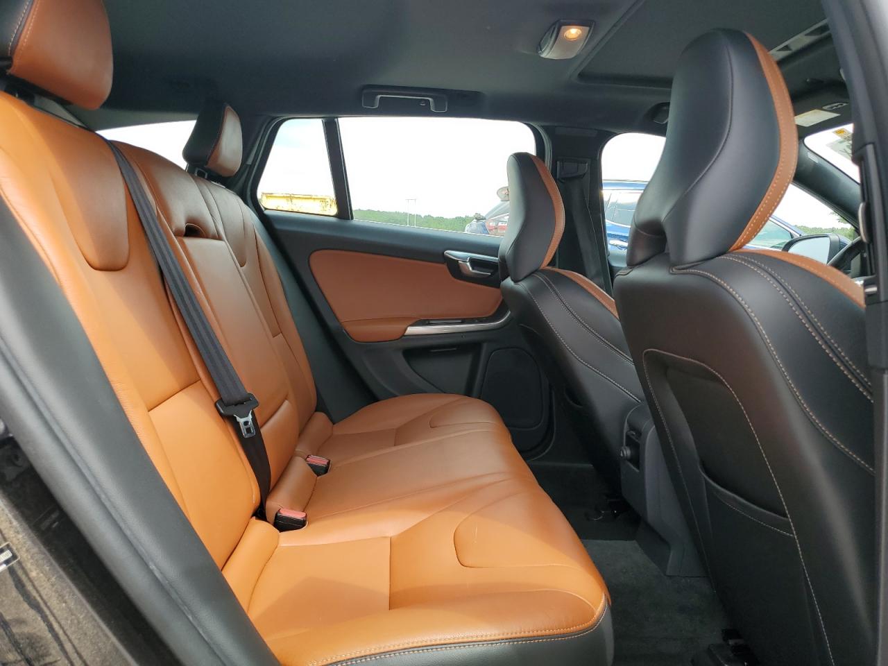 yv140mek8h1360233 YV140MEK8H1360233 2017 Volvo V60 T5 Premier