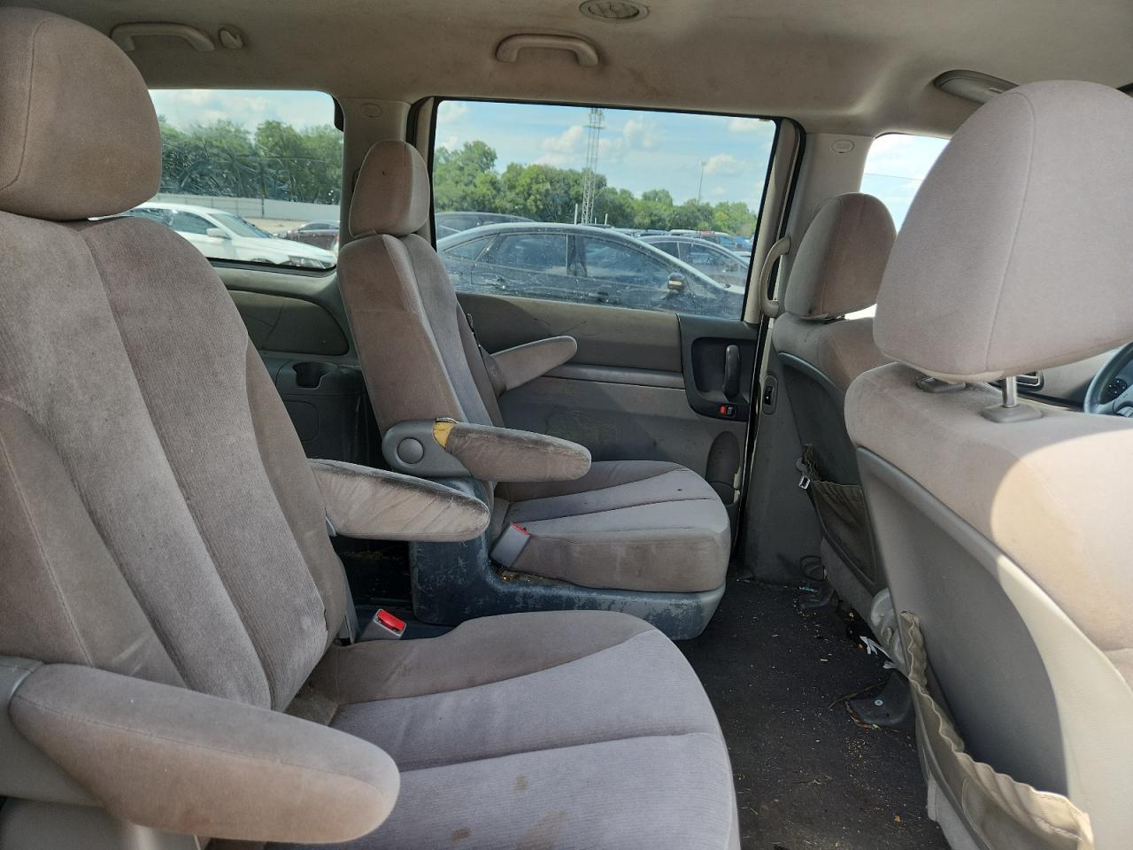 2011 Kia Sedona Lx VIN: KNDMG4C78B6379049 Lot: 64640335