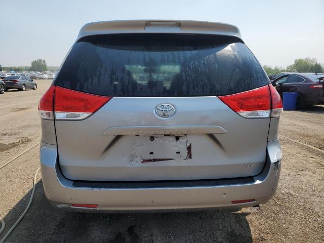 2013 TOYOTA SIENNA LE  