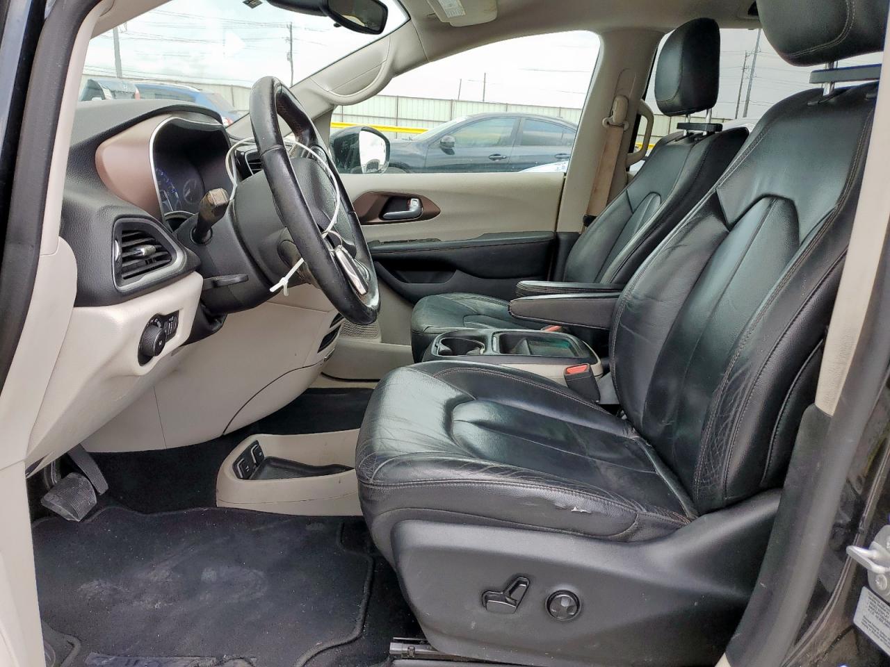 2017 Chrysler Pacifica Touring L VIN: 2C4RC1BG7HR613927 Lot: 63693295