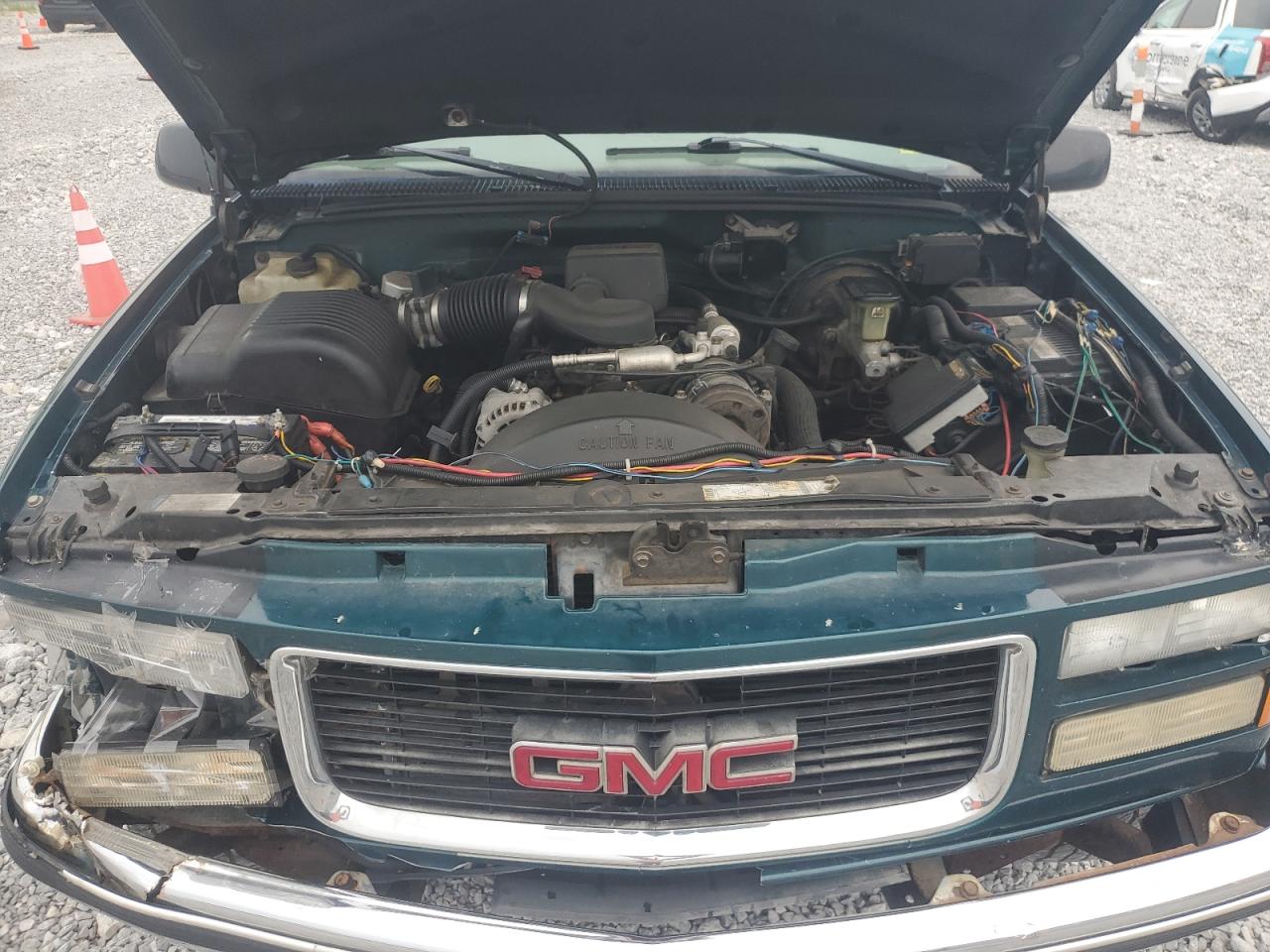 1997 GMC Yukon VIN: 3GKEK18R8VG517983 Lot: 64001275