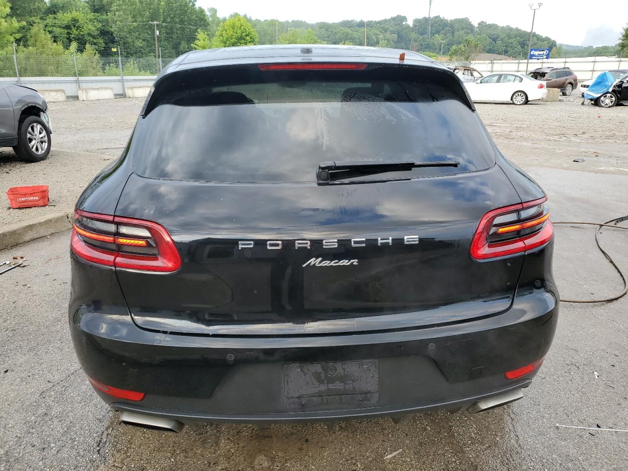 2017 Porsche Macan VIN: WP1AA2A55HLB01700 Lot: 64443845