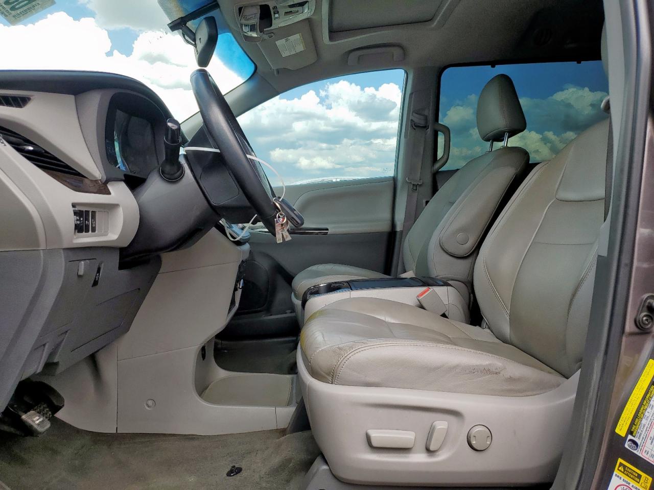 2015 Toyota Sienna Xle VIN: 5TDYK3DC4FS668957 Lot: 63102645