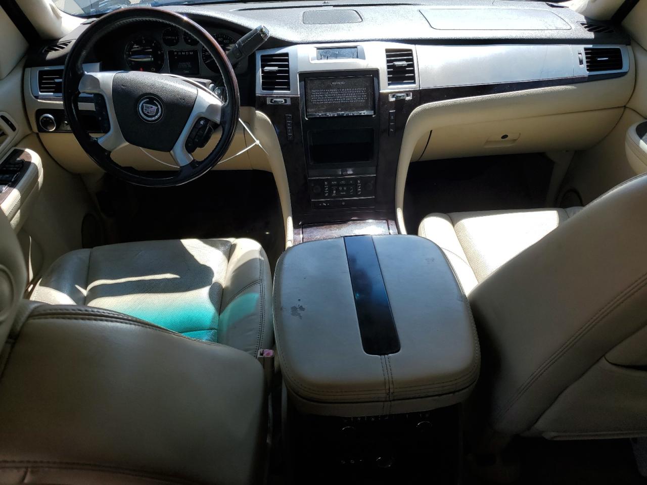 2008 Cadillac Escalade Luxury VIN: 1GYFK63838R221697 Lot: 64116705