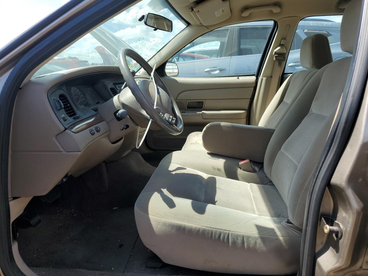 2004 Ford Crown Victoria VIN: 2FAFP73W64X152571 Lot: 63502225