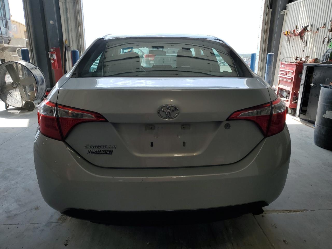 2015 Toyota Corolla L VIN: 5YFBURHE8FP226822 Lot: 65218155