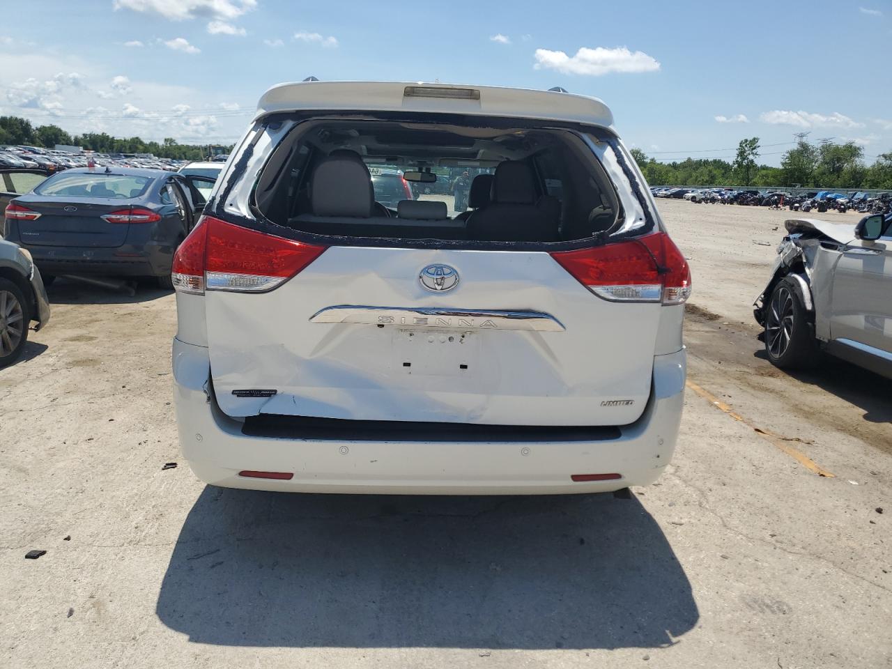 2013 Toyota Sienna Xle VIN: 5TDYK3DC4DS321044 Lot: 64473635