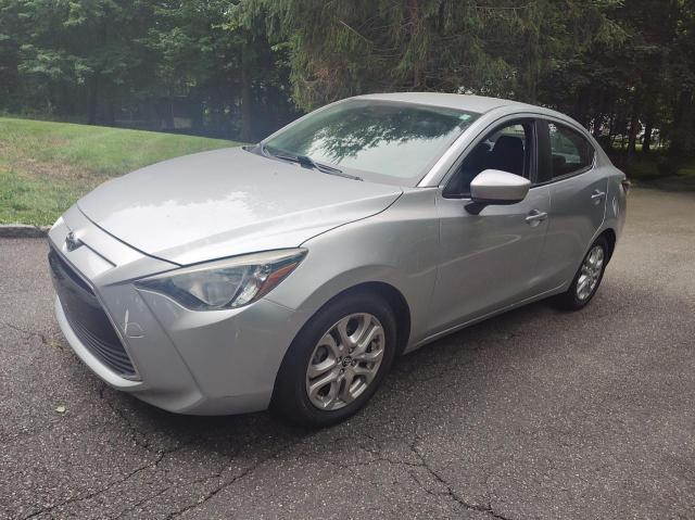  TOYOTA YARIS 2018 Srebrny