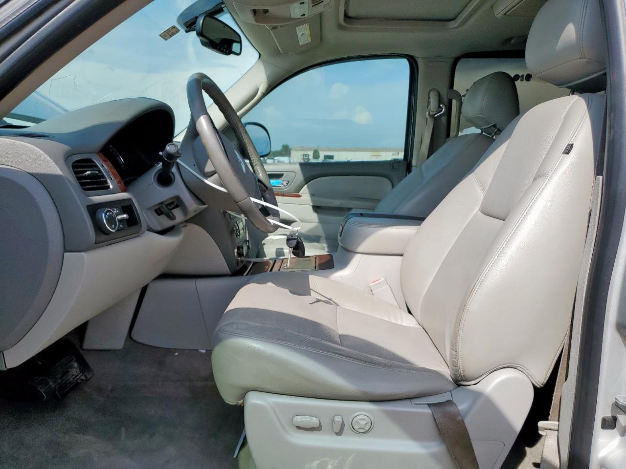2010 Chevrolet Suburban C1500 Ltz VIN: 1GNUCKE06AR192610 Lot: 64854565