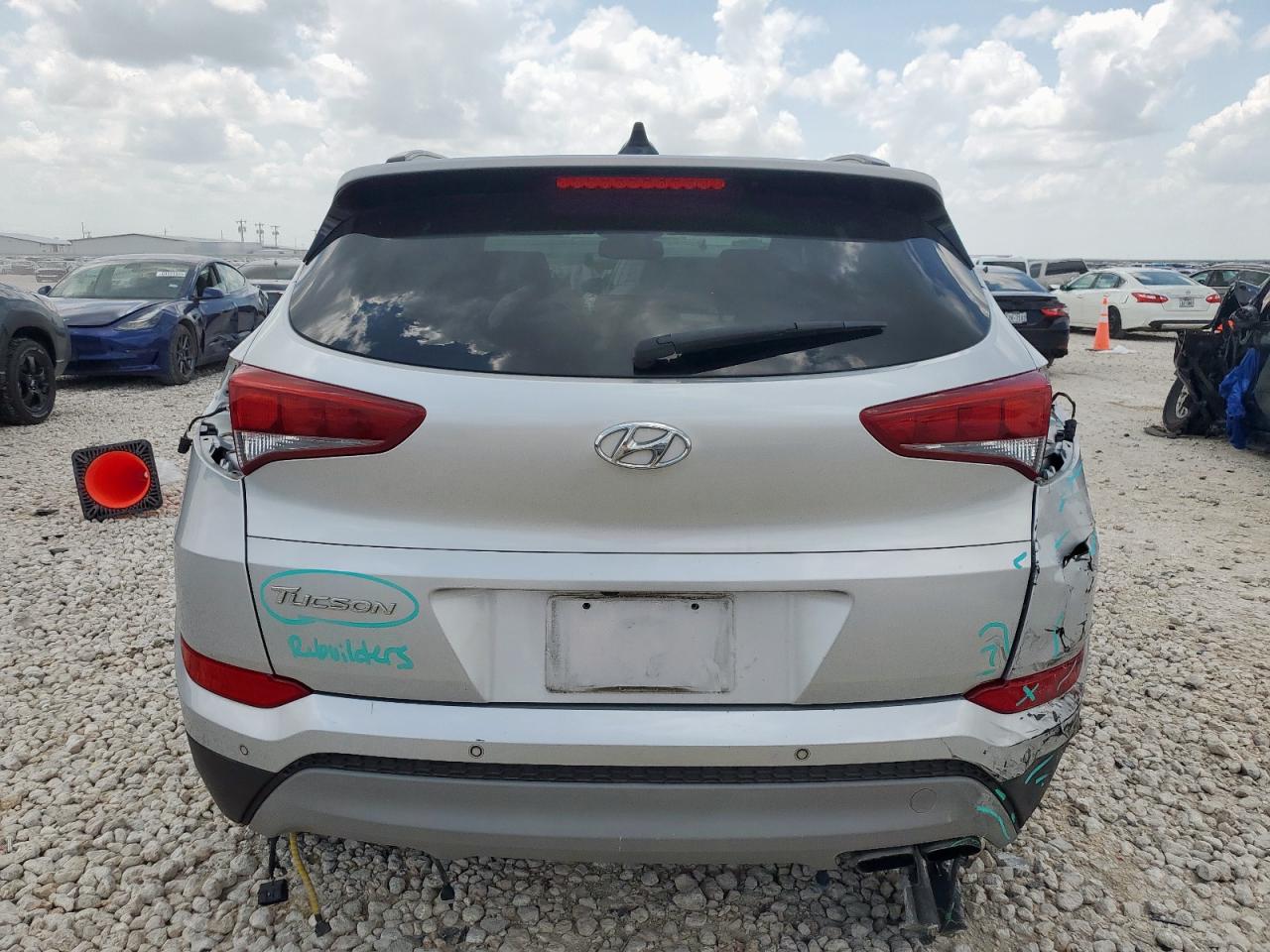 2018 Hyundai Tucson Value VIN: KM8J33A24JU788199 Lot: 64260645