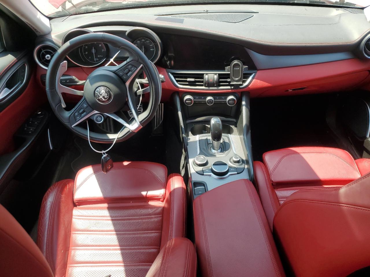 zarfaecn4j7565880 ZARFAECN4J7565880 2018 Alfa Romeo Giulia Ti