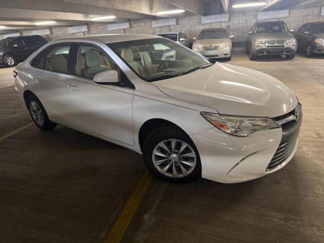 Sedans TOYOTA CAMRY 2017 Biały