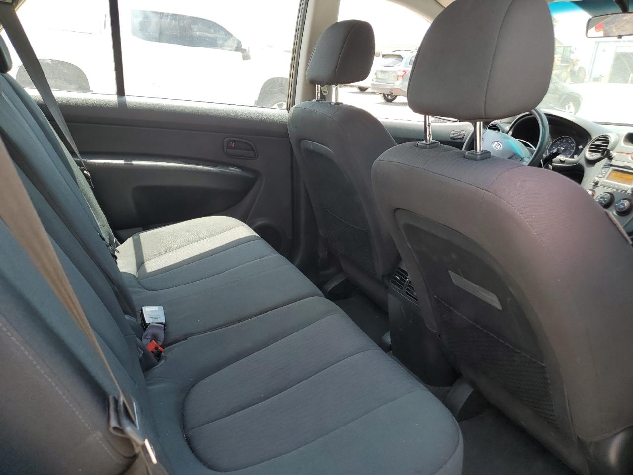 2009 Kia Rondo Base VIN: KNAFG528997240655 Lot: 64186325