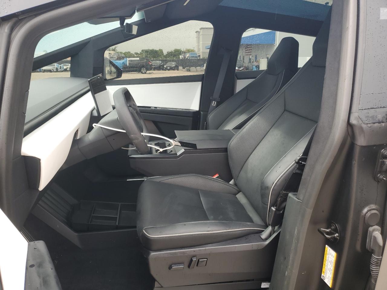 2024 Tesla Cybertruck VIN: 7G2CEHED1RA020677 Lot: 63225105
