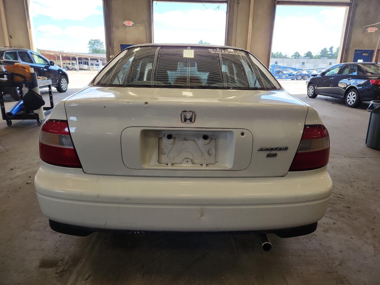 1995 Honda Accord Lx VIN: 1HGCD563XSA021839 Lot: 65275475