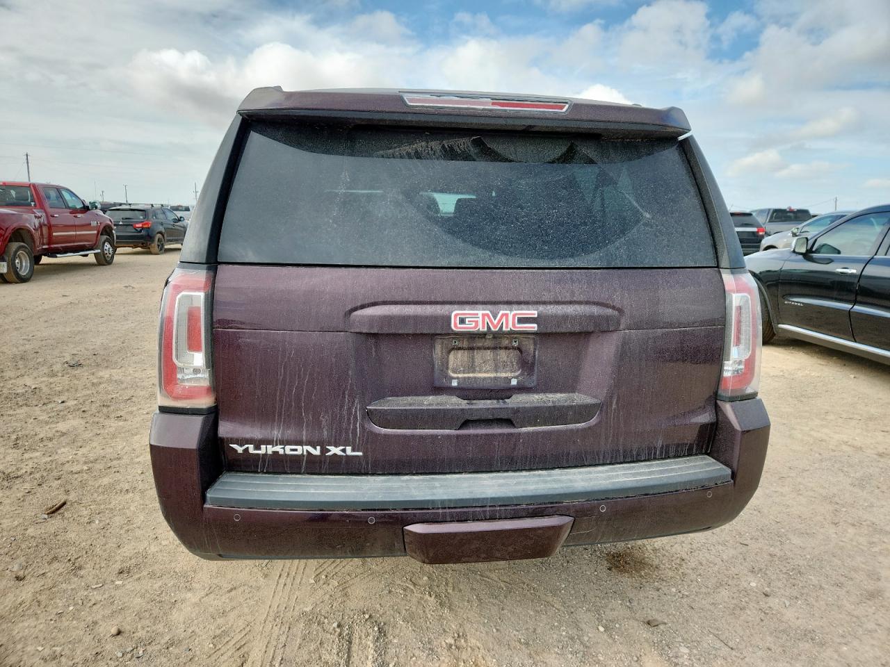 2017 GMC Yukon Xl K1500 Slt VIN: 1GKS2GKC5HR296292 Lot: 63103305