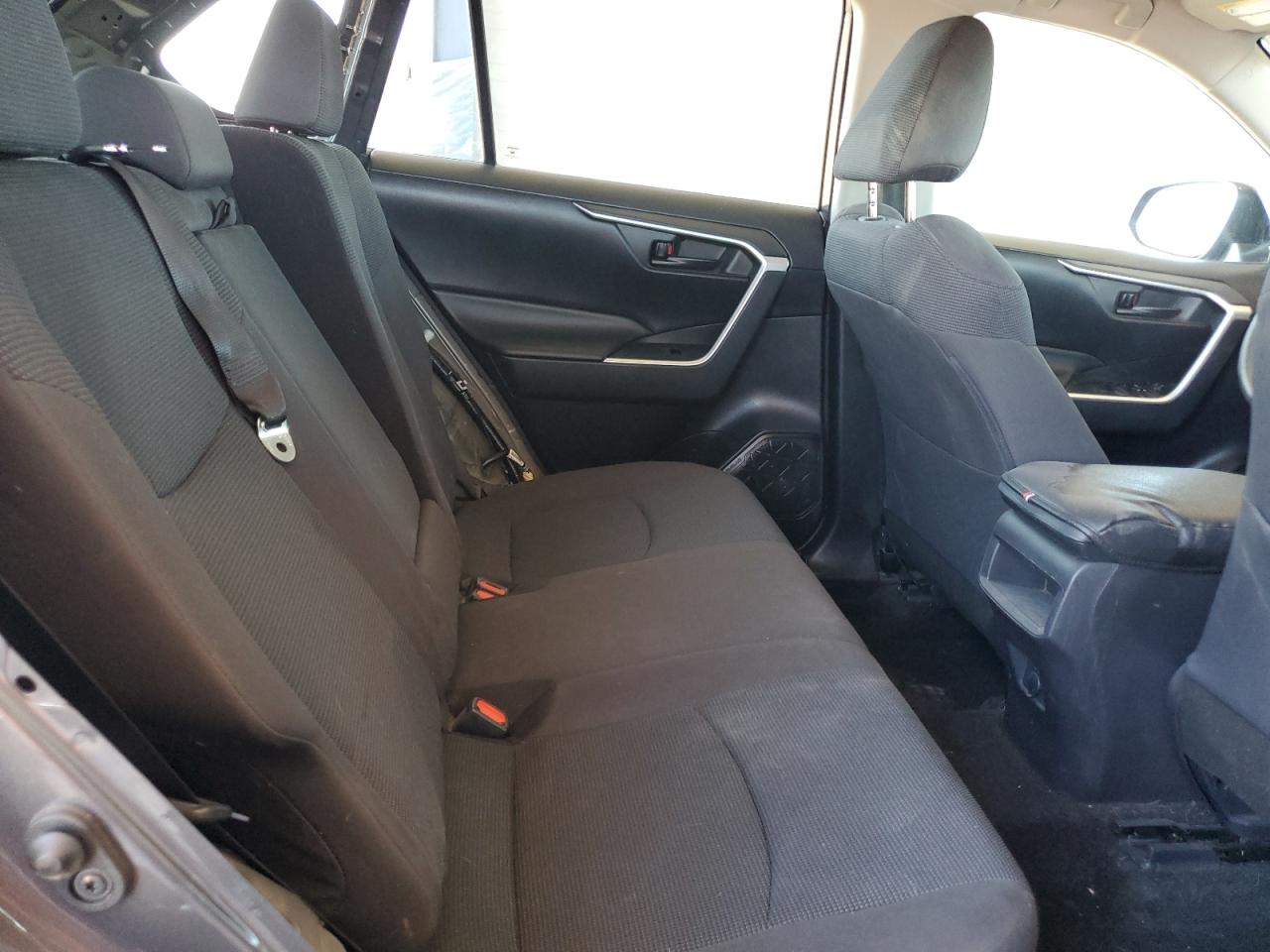 2020 Toyota Rav4 Le VIN: 2T3G1RFV3LW092658 Lot: 64645475