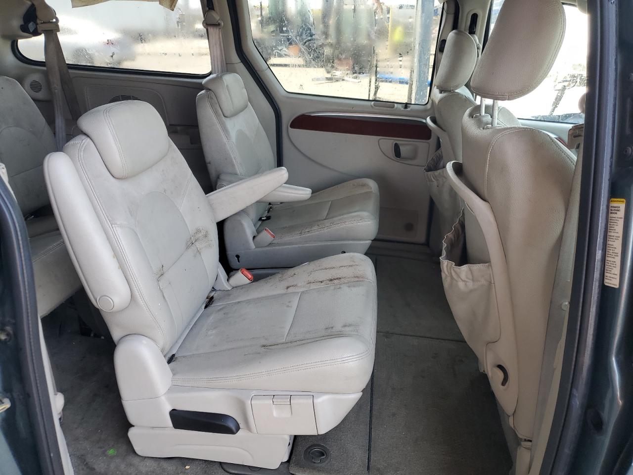 2005 Chrysler Town & Country Limited VIN: 2C4GP64L65R433546 Lot: 64331105