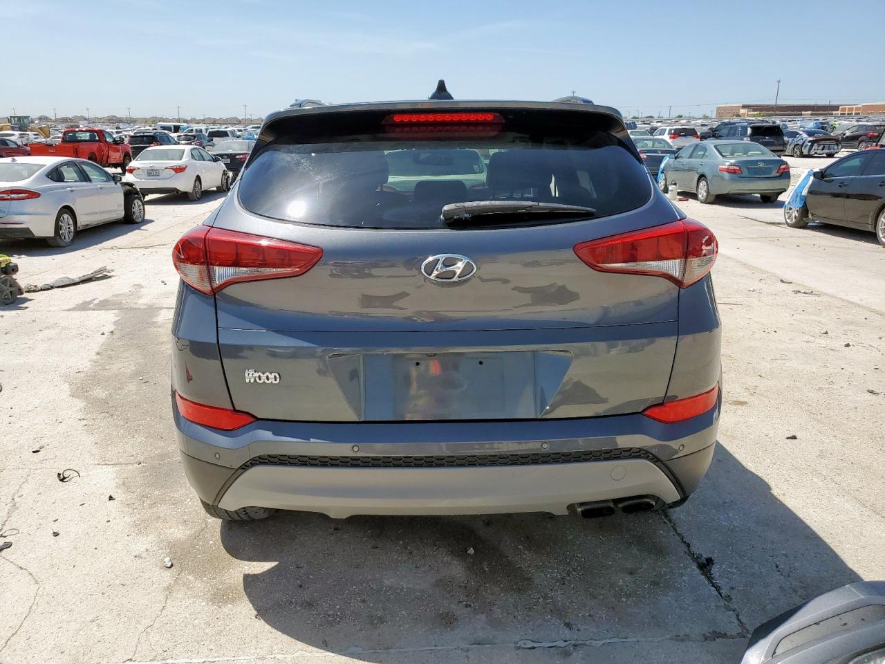 2018 Hyundai Tucson Value VIN: KM8J33A29JU805224 Lot: 66704535