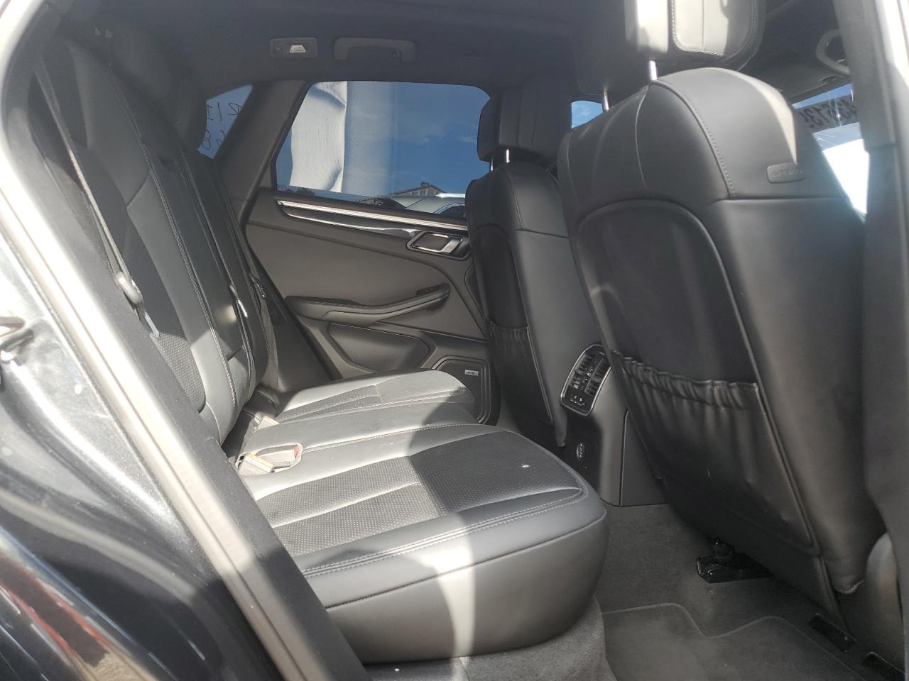 2019 Porsche Macan VIN: WP1AA2A5XKLB05605 Lot: 64361395