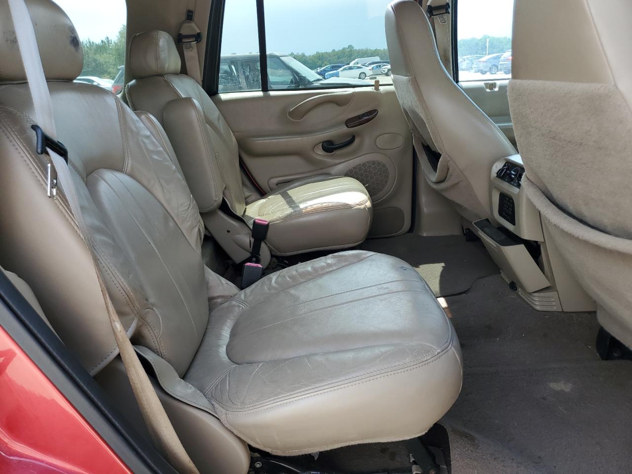 2000 Ford Expedition Eddie Bauer VIN: 1FMRU17L0YLB87828 Lot: 66178425