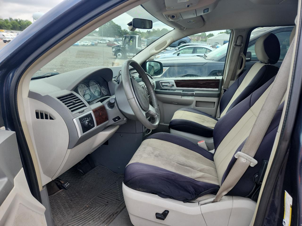 2009 Chrysler Town & Country Touring VIN: 2A8HR54169R676926 Lot: 64561225