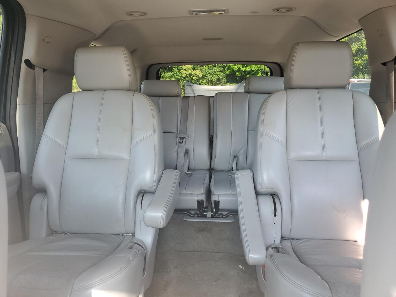 2011 Chevrolet Suburban K1500 Lt VIN: 1GNSKJE30BR370334 Lot: 65003225