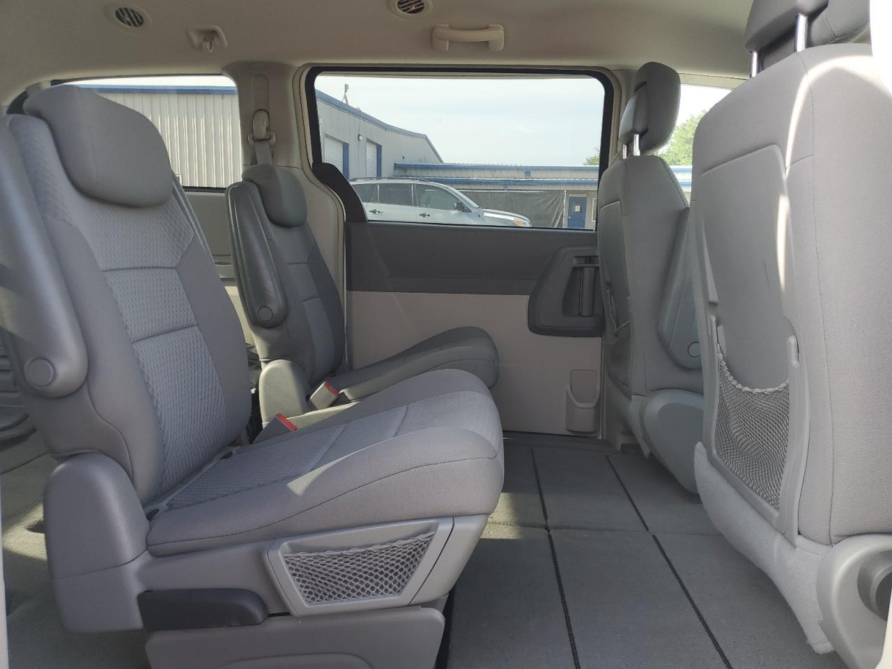 2010 Chrysler Town & Country Lx VIN: 2A4RR2D12AR464162 Lot: 64020265
