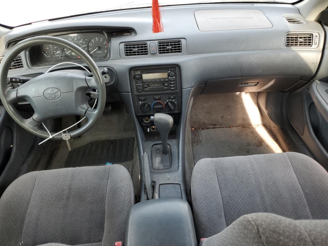 2000 Toyota Camry Ce VIN: JT2BG22K8Y0421726 Lot: 64984695