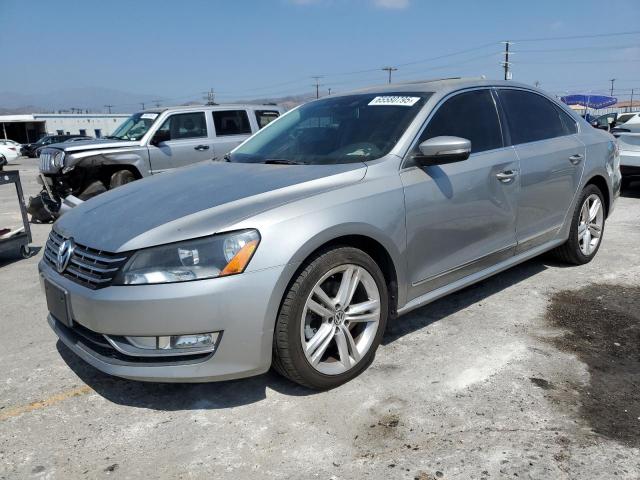 Sedans VOLKSWAGEN PASSAT 2013 Silver