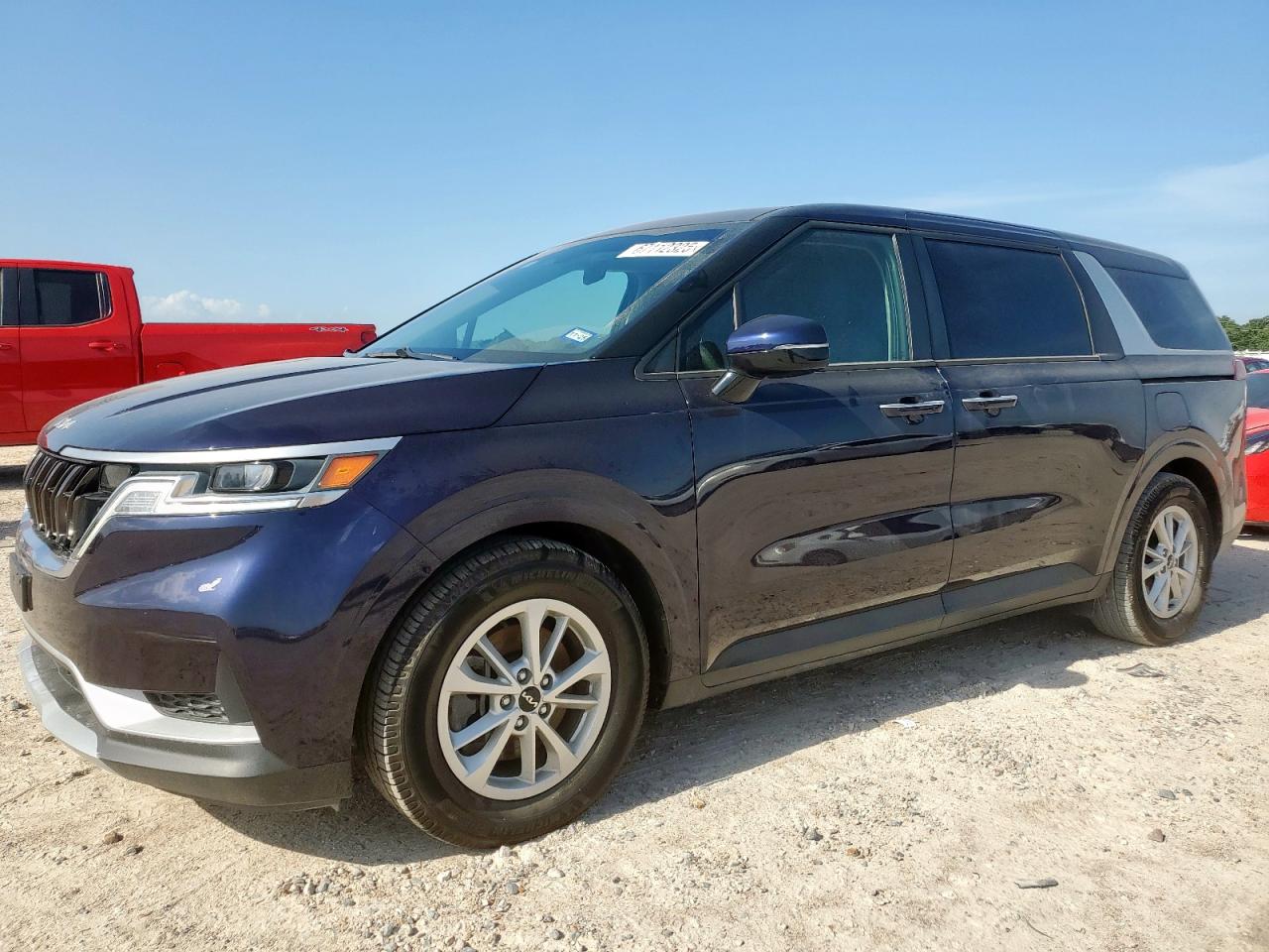 2022 Kia Carnival Lx VIN: KNDNB4H32N6187557 Lot: 67112325