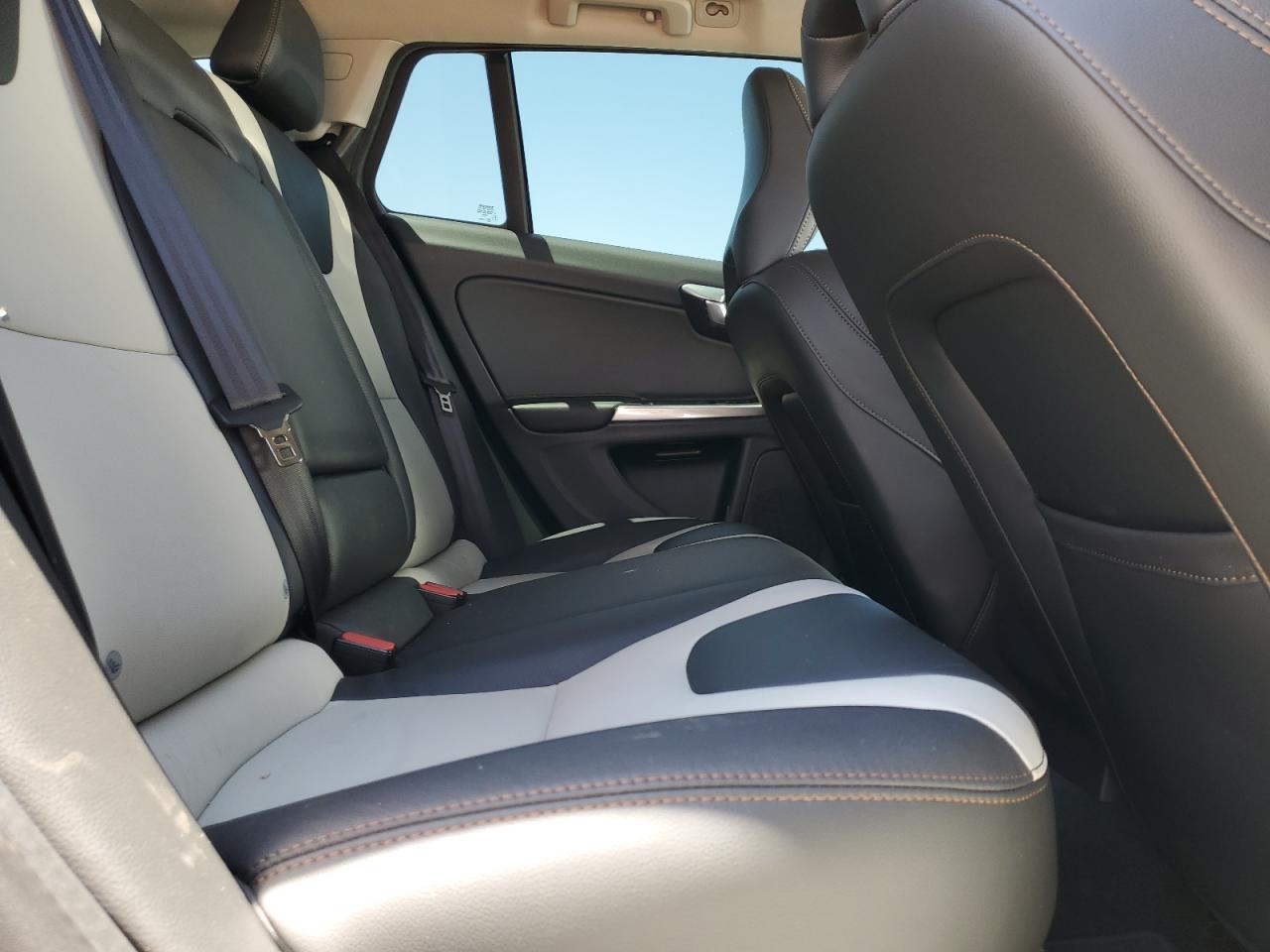 2016 Volvo V60 Cross Country Premier VIN: YV4612HK7G1015735 Lot: 65394455