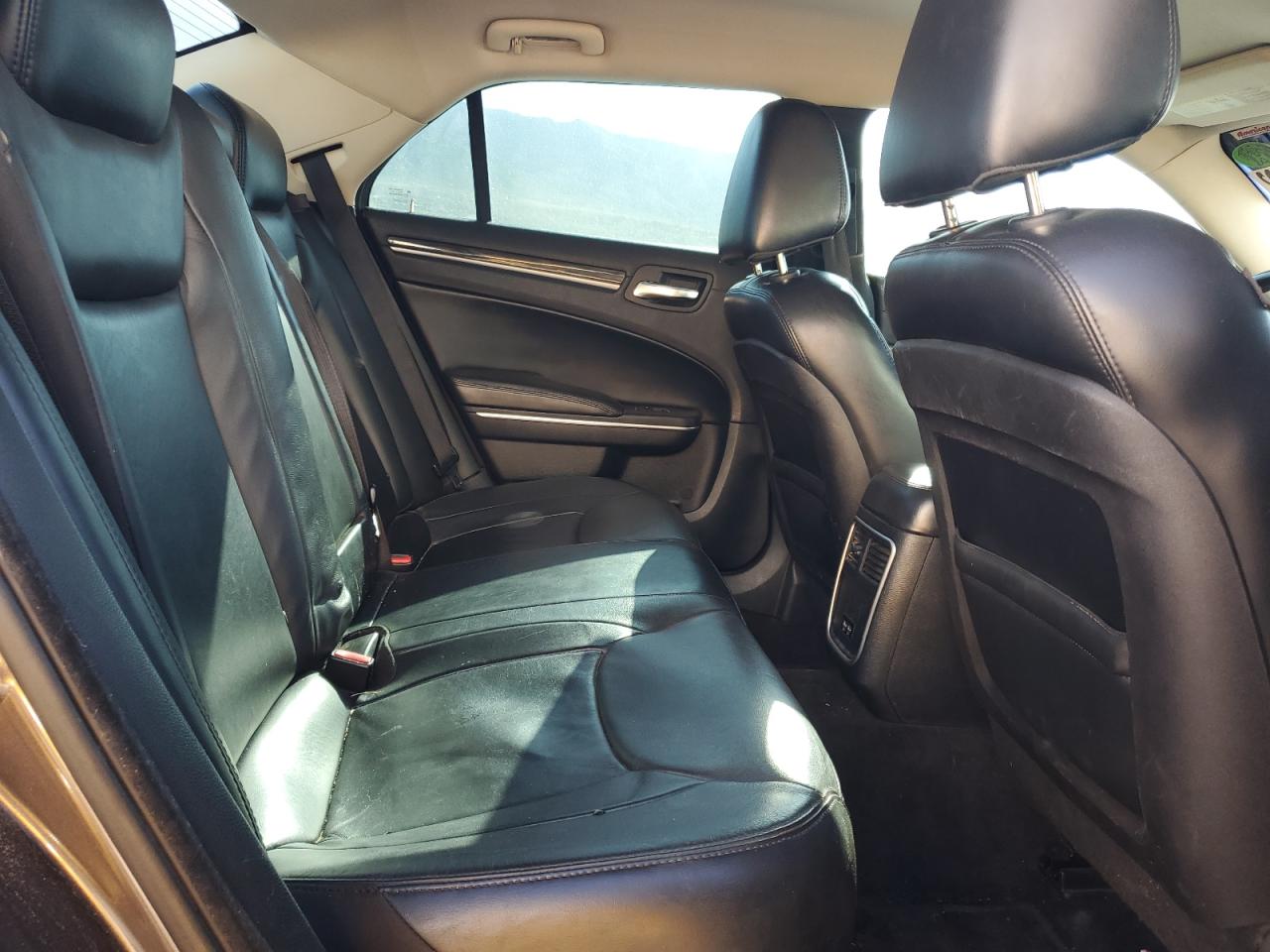 2015 Chrysler 300 Limited VIN: 2C3CCAAG2FH749591 Lot: 63632155