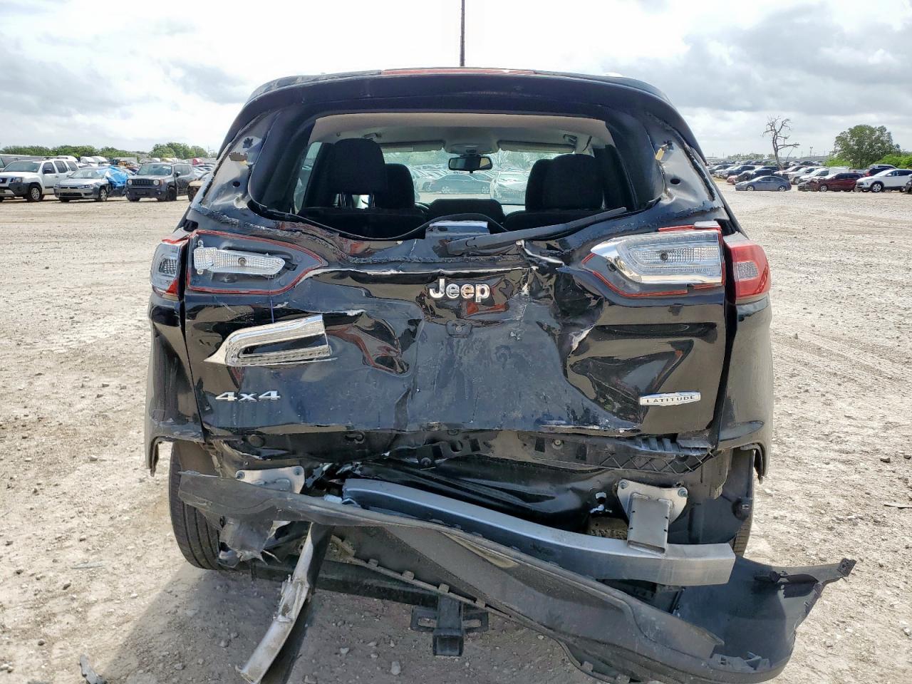 2017 Jeep Cherokee Latitude VIN: 1C4PJMCB1HD217318 Lot: 62744775