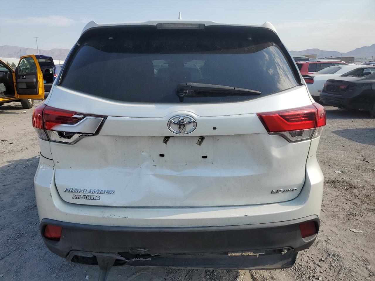 2018 Toyota Highlander Le VIN: 5TDBZRFH1JS889924 Lot: 64133855