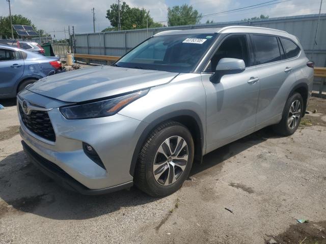 TOYOTA HIGHLANDER 2022 Srebrny