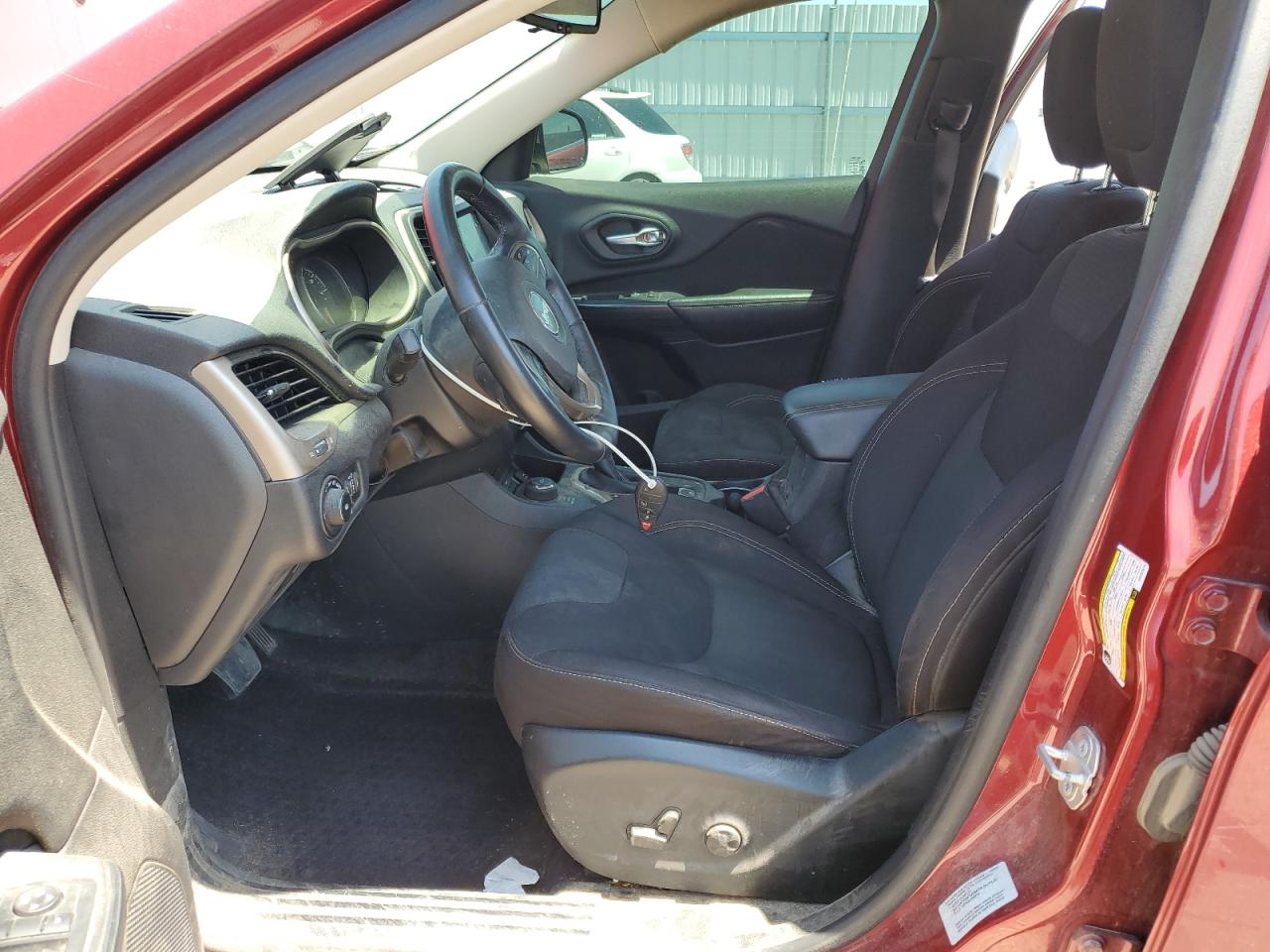 2016 Jeep Cherokee Latitude VIN: 1C4PJMCS0GW251673 Lot: 64549385